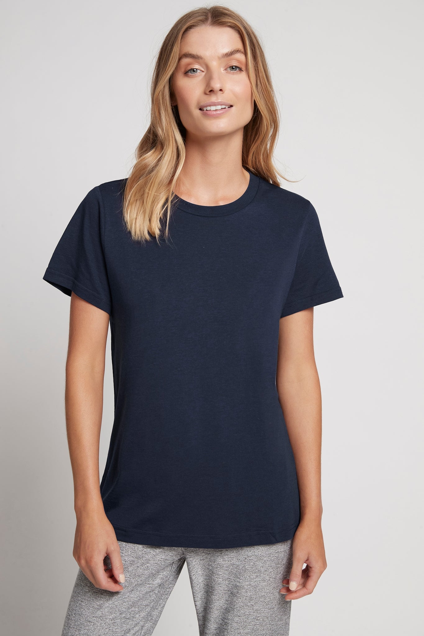 Navy blue t shirt outfit women's online